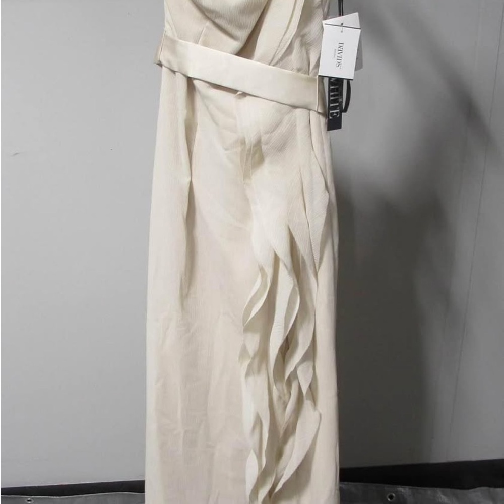 Elegant Cream Vera Wang Evening Gown